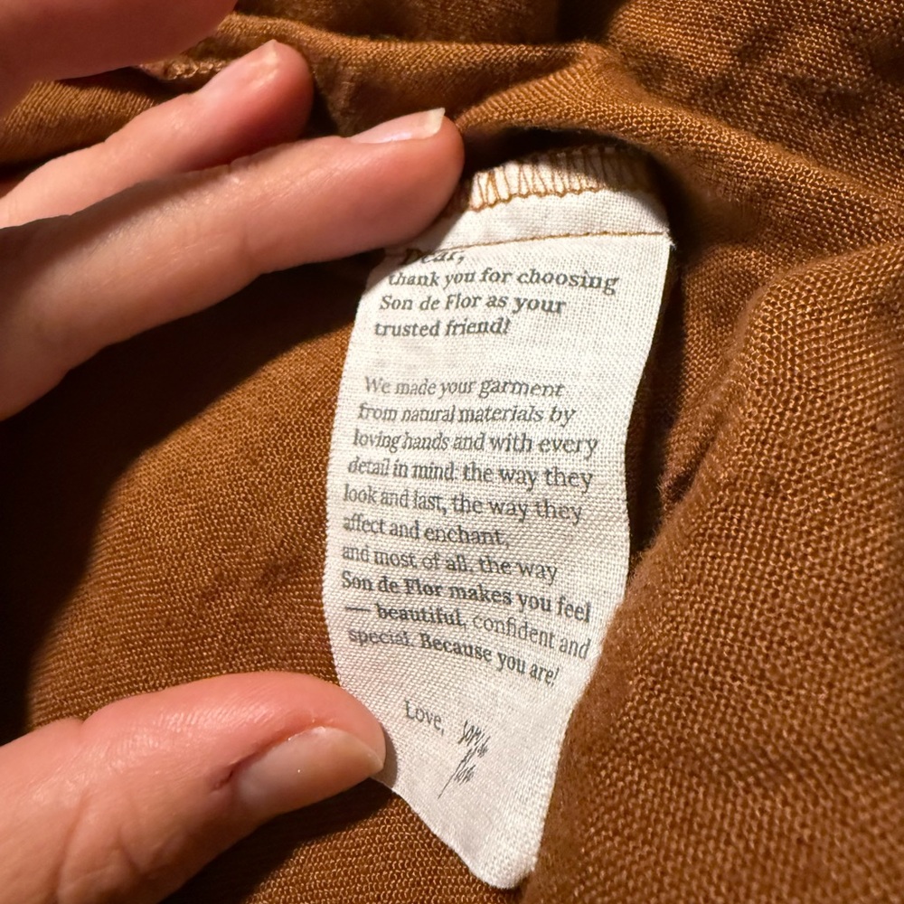 Son de Flor | Warm Brown Long Sleeve Women's Top | 100% Linen - Picture 8 of 11